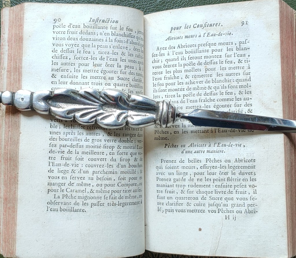 Massialot Instruction confitures liqueurs  : Nouvelle instruction pour les confitures  Massialot 1740 : Abricots meurs à l'eau-de-vie