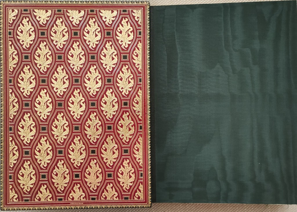 Heredia Les Trophées 1907 : Reliure de Georges Mercier avec des gardes de soie moirée verte