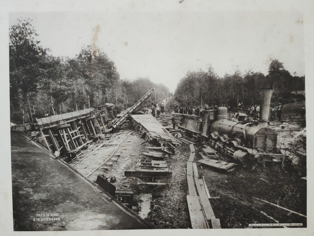 Foto des Zugunglücks 1882 : Dampflok Unfall - Entgleisung Einer Dampflok